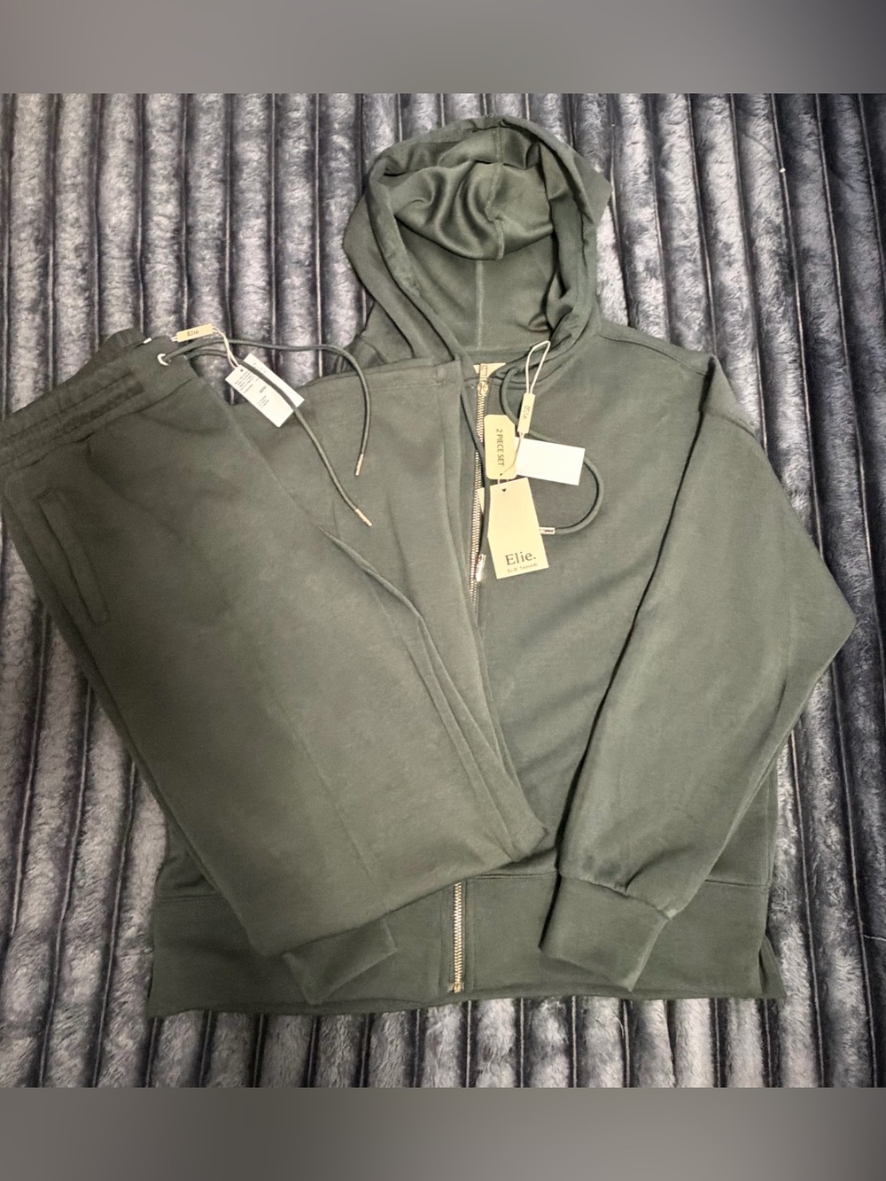 Elie Tahari Olive Wide-Leg Drawstring Pants - Picture 2 of 11